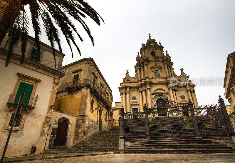 雨中的大教堂，Ragusa Ibla，西西里的